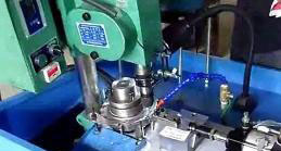 全自動攻牙機的(de)使用(yòng)廣泛性